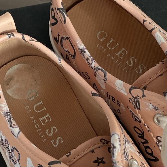 Guess Graffiti Logo Sneaker - Picture 7 of 8